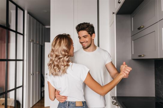 couple-dancing-kitchen